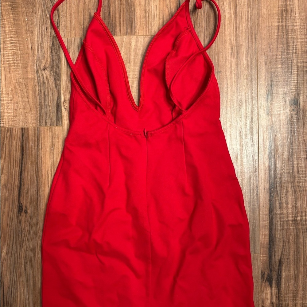Elegant Red Dress - Picture 3 of 4